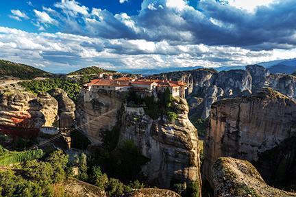 Uno de los monasterios de Meteora, situado en lo alto de un cerro.