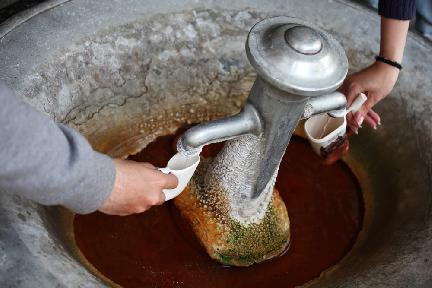 Fuente de agua mineral en la República Checa
