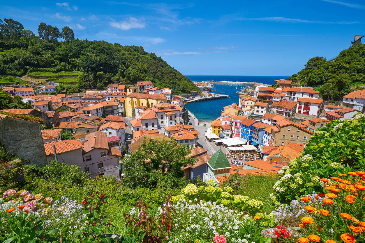 Localidad de Cudilleros en Asturias (© istockphoto)