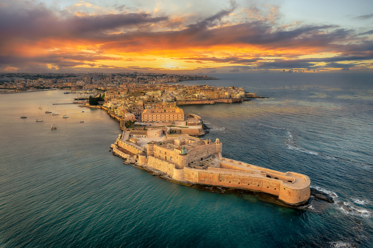 Ciudad de Siracusa en Sicilia, Italia